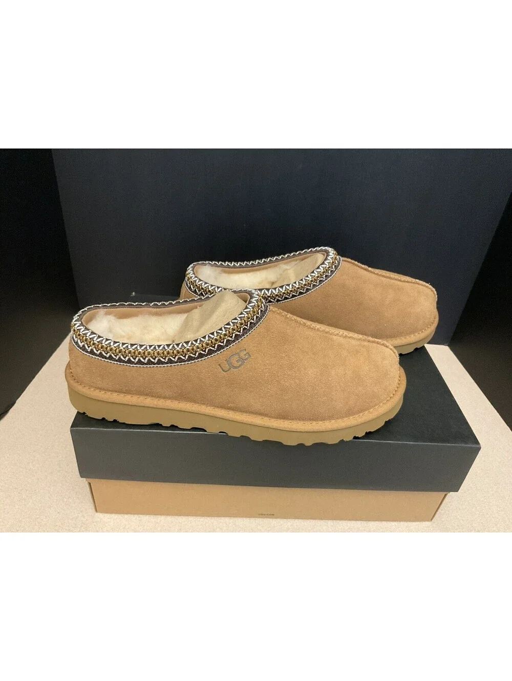 New! Mens UGG Tasman II Chestnut Slippers. Size 9. Awesome Shoes!!!